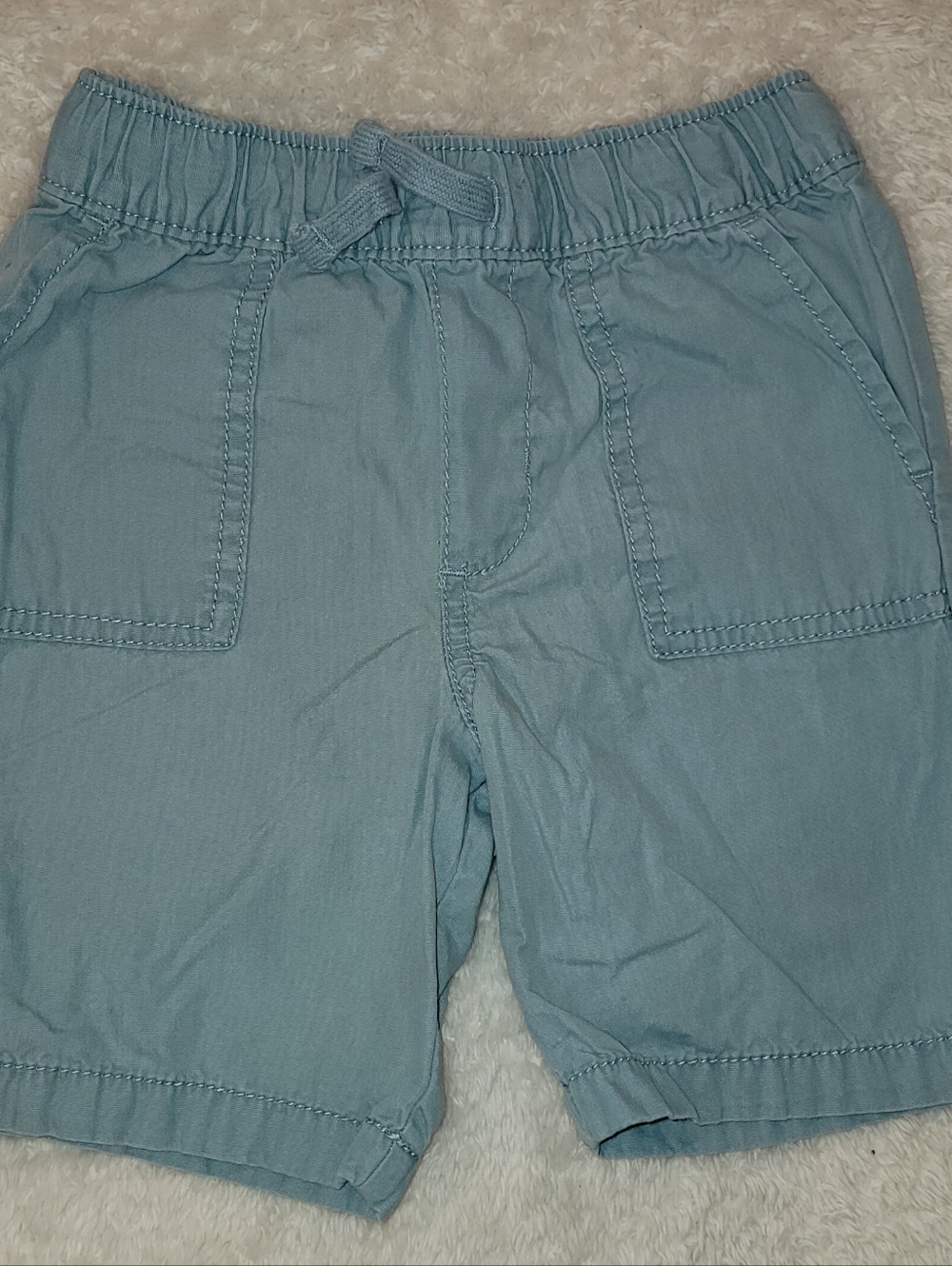 Oshkosh boys light blue Trail short. Size 4 T.